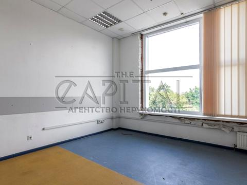 комерційна за адресою Раїси Окіпної вул., 8б