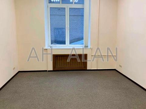 комерційна за адресою Хрещатик вул. (Kreschatic), 8