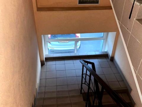 комерційна за адресою Саперно-Слобідська вул., 25