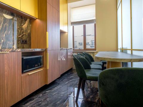 комерційна за адресою Велика Васильківська вул. (Червоноармійська), 43/16