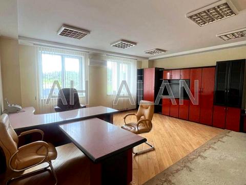 комерційна за адресою Бориспільська вул., 19Д