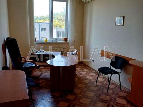 комерційна за адресою Бориспільська вул., 19Д