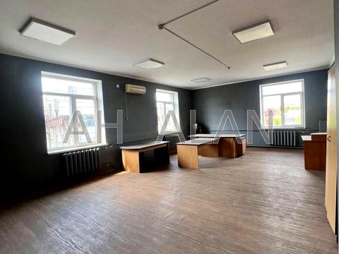 комерційна за адресою Бориспільська вул., 19Д