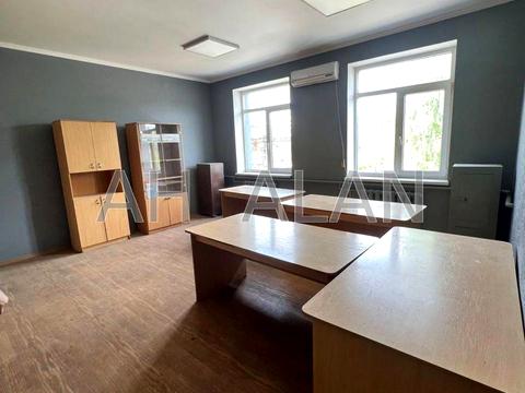 комерційна за адресою Бориспільська вул., 19Д