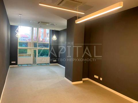 комерційна за адресою Володимира Івасюка просп. (Героїв Сталінграду), 4-А