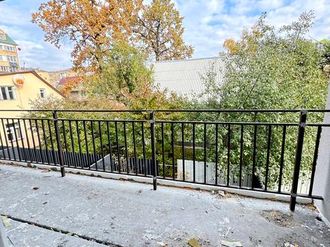 дом по адресу Українська ул.