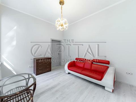 коммерческая по адресу Круглоуниверситетская ул., 22