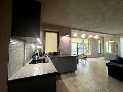 будинок за адресою Богатирська вул., 30