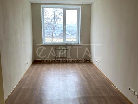 комерційна за адресою Новопирогівська вул., 64