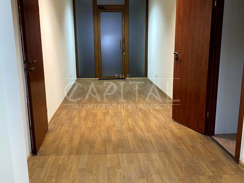 комерційна за адресою Новопирогівська вул., 64