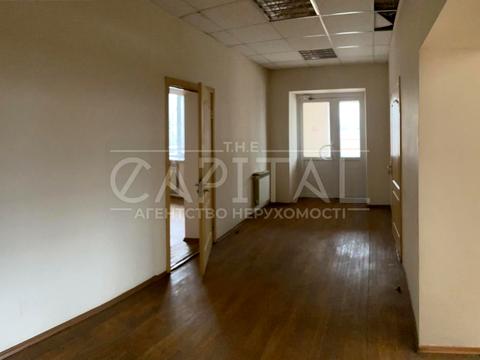 комерційна за адресою Новопирогівська вул., 64