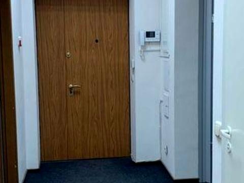 комерційна за адресою Інститутська вул., 24/7