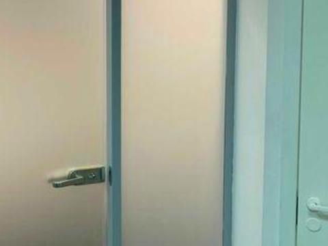 комерційна за адресою Інститутська вул., 24/7