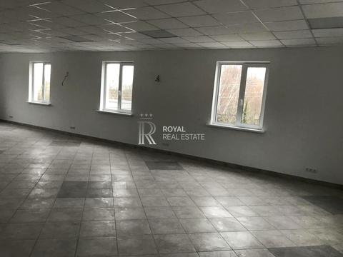 комерційна за адресою Лауреатська вул., 8