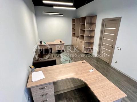 комерційна за адресою Дегтярна вул., 8