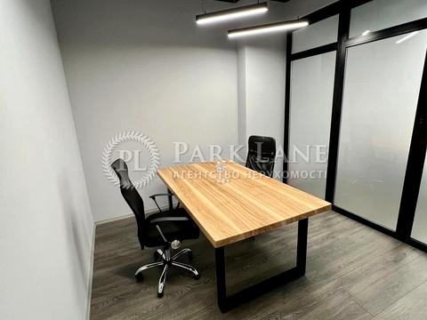 комерційна за адресою Дегтярна вул., 8