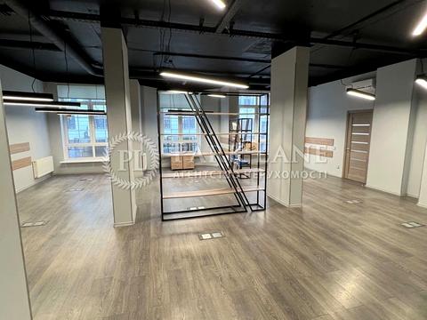 комерційна за адресою Дегтярна вул., 8