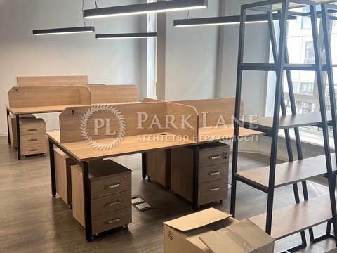 комерційна за адресою Дегтярна вул., 8