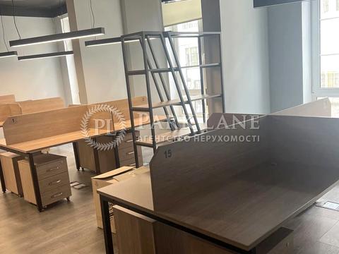 комерційна за адресою Дегтярна вул., 8