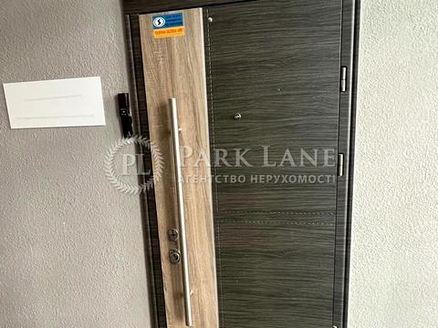 комерційна за адресою Дегтярна вул., 8