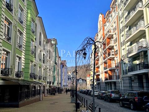 комерційна за адресою Дегтярна вул., 8