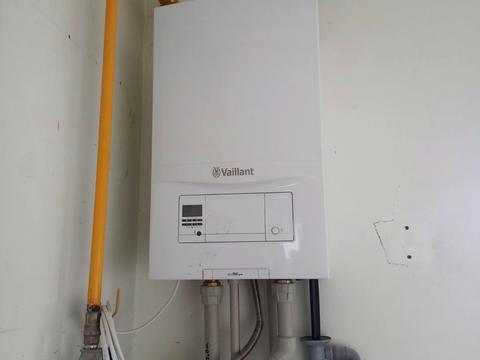 комерційна за адресою Млинівська вул., 18