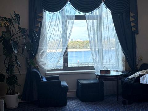 комерційна за адресою Андрія Верхогляда вул. (Михайла Драгомирова), 15-А