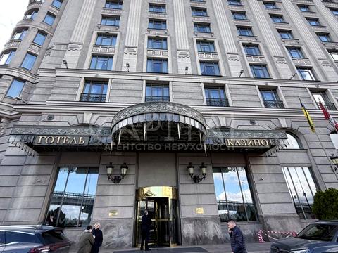 комерційна за адресою Андрія Верхогляда вул. (Михайла Драгомирова), 15-А