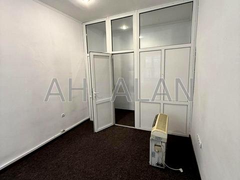 комерційна за адресою Саксаганського вул., 52