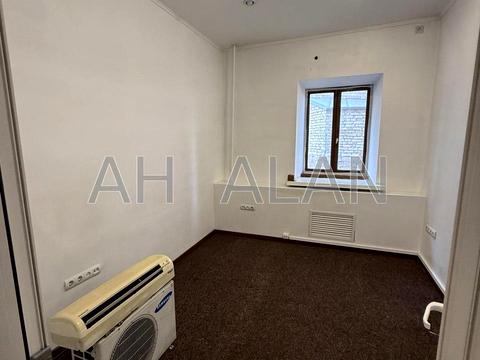 комерційна за адресою Саксаганського вул., 52