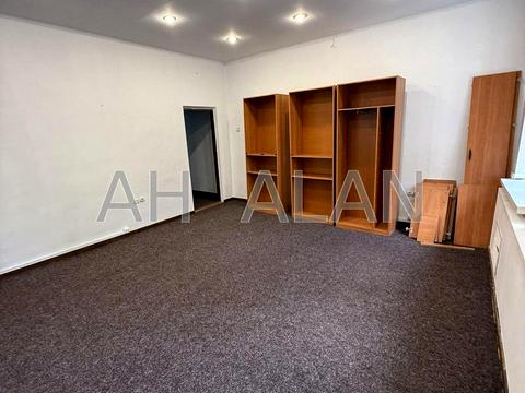 комерційна за адресою Саксаганського вул., 52