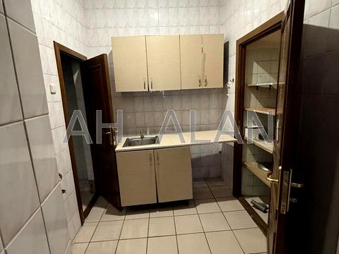 комерційна за адресою Саксаганського вул., 52