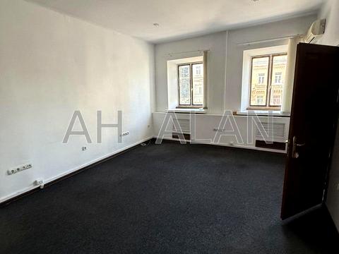 комерційна за адресою Саксаганського вул., 52