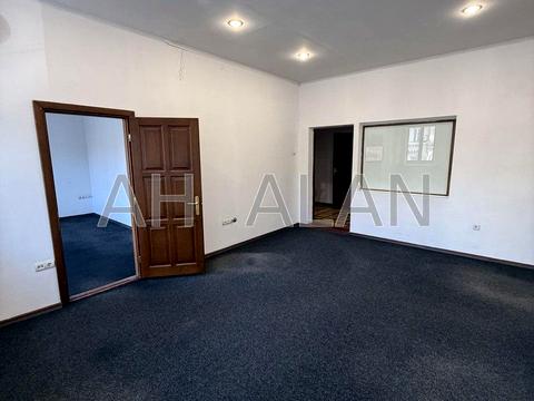 комерційна за адресою Саксаганського вул., 52