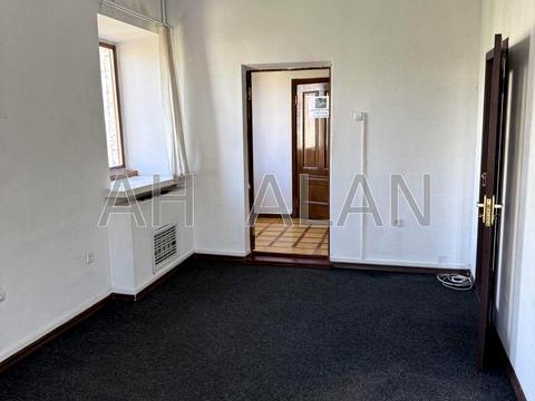 комерційна за адресою Саксаганського вул., 52