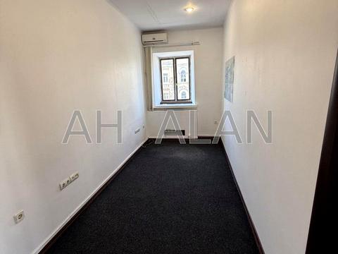 комерційна за адресою Саксаганського вул., 52