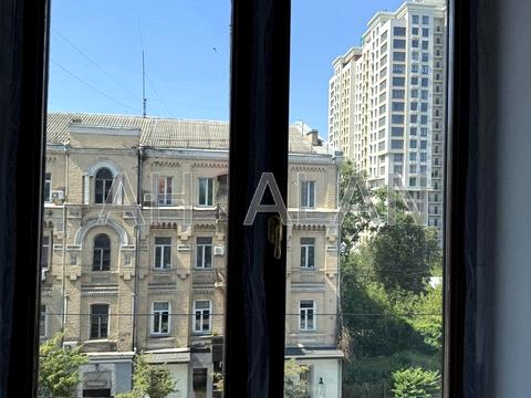 комерційна за адресою Саксаганського вул., 52