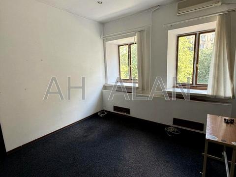 комерційна за адресою Саксаганського вул., 52