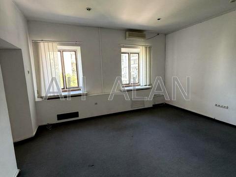 комерційна за адресою Саксаганського вул., 52