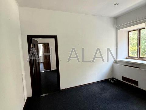 комерційна за адресою Саксаганського вул., 52