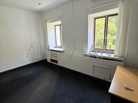 комерційна за адресою Саксаганського вул., 52