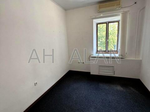 комерційна за адресою Саксаганського вул., 52