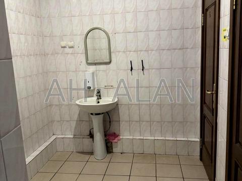 комерційна за адресою Саксаганського вул., 52