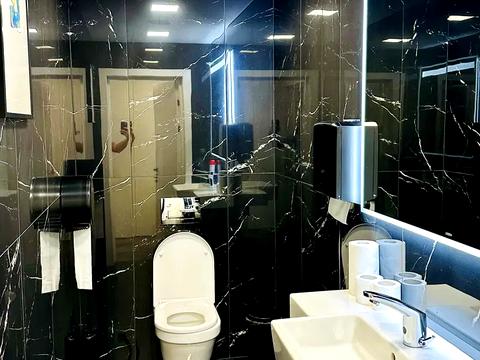 комерційна за адресою Спортивна пл., 3