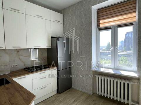 квартира за адресою Євгена Коновальця вул. (Щорса), 18