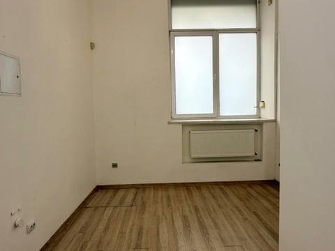 комерційна за адресою Личаківська вул. (), 37а