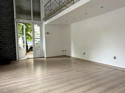 комерційна за адресою Личаківська вул. (), 37а