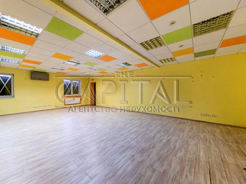 комерційна за адресою Польова вул., 61