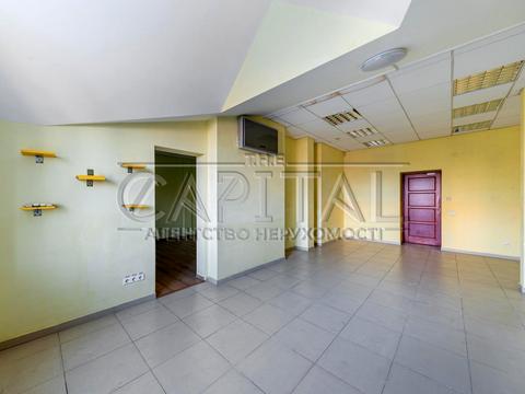 комерційна за адресою Польова вул., 61