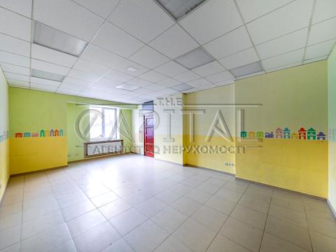 комерційна за адресою Польова вул., 61